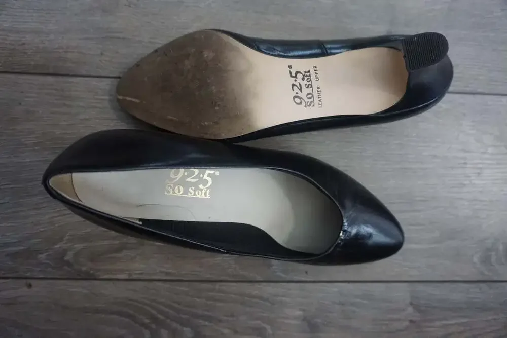Vintage 9-2-5 So Soft Women's Black Leather Pointed Toe Mid-Heel Pumps